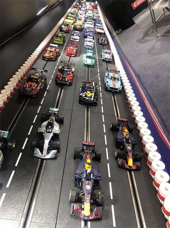 我相信能体验一次炫酷的轨道赛车,是很多小朋友的梦想!